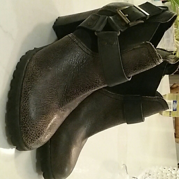 Boots - Picture 3 of 4